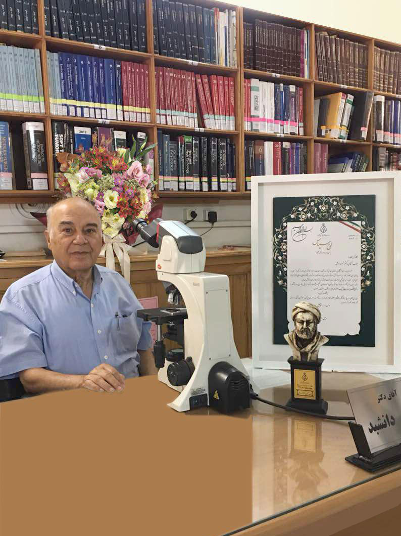 انتخاب شایسته استاد گرانقدر جناب آقای دکتر دانشبد به عنوان پزشک برگزیده استان