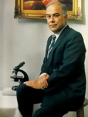 الدکتور خسرو دانشبد